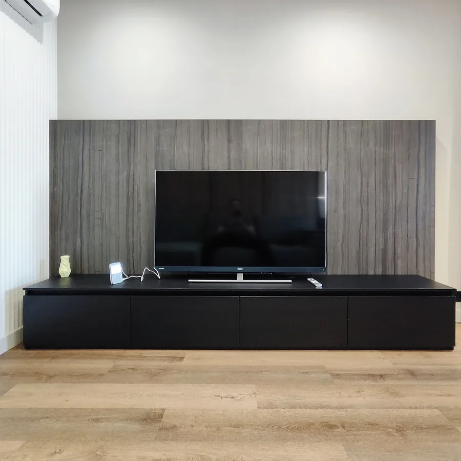 Чёрная ТВ-тумба с ящиками на заказ — проект КРК Мебель, Красноярск
